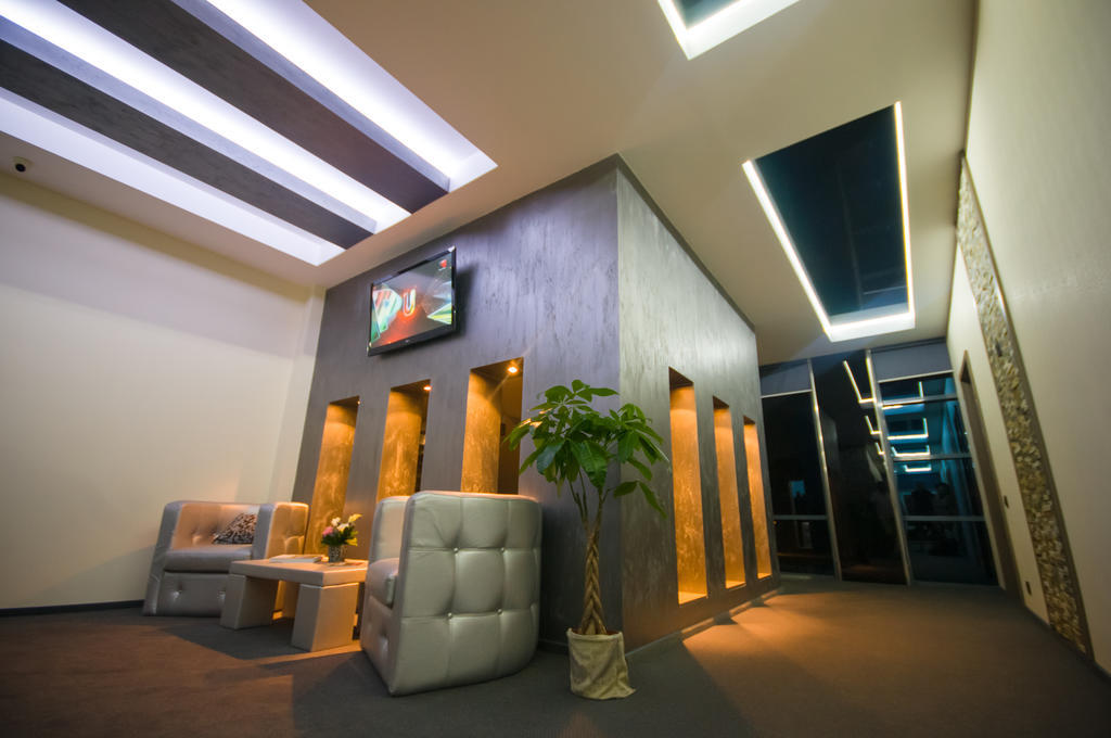 Hotel Aqua Târgu Jiu Zewnętrze zdjęcie