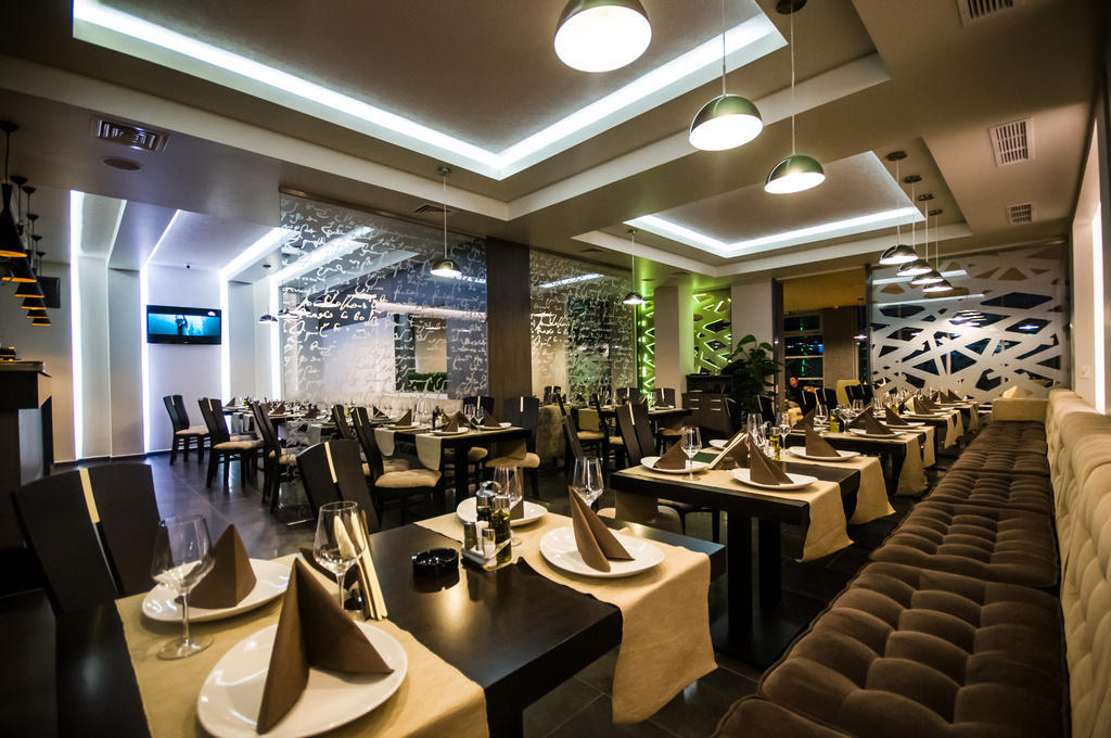 Hotel Aqua Târgu Jiu Zewnętrze zdjęcie