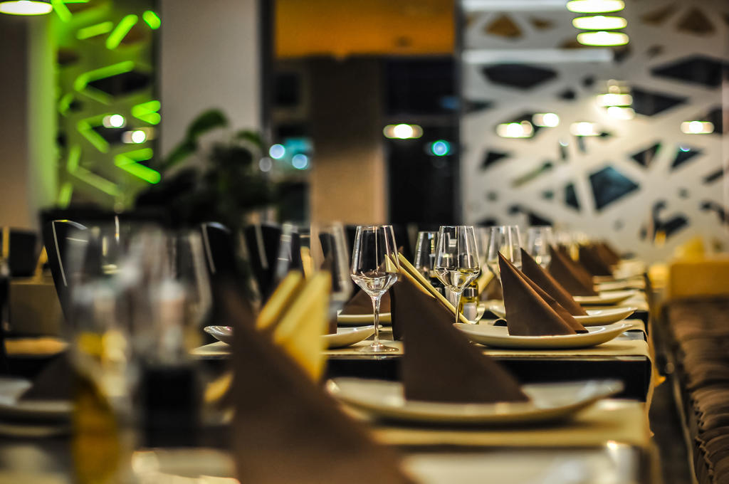 Hotel Aqua Târgu Jiu Zewnętrze zdjęcie